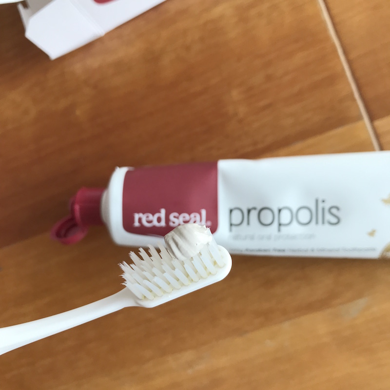 研磨剤多めのレッドシールプロポリス歯磨き粉